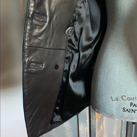 Danier Black fitted dbl breasted leather jacket - Picture 6 of 16